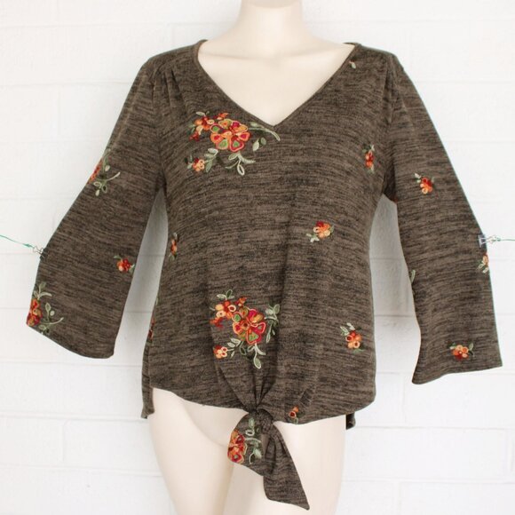 Fig and Flower M Heather Gray Pink Floral Embroidered Hi-Low Knit Pullover Top - Picture 1 of 5